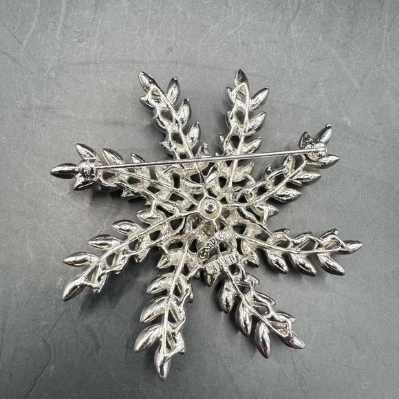 Vintage Sara Coventry Brooch - Picture 2 of 3